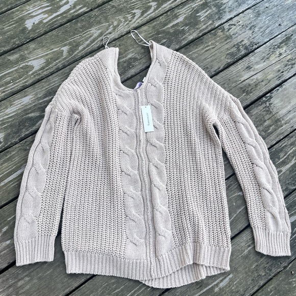 Francesca’s Slouchy sweater - Picture 2 of 3